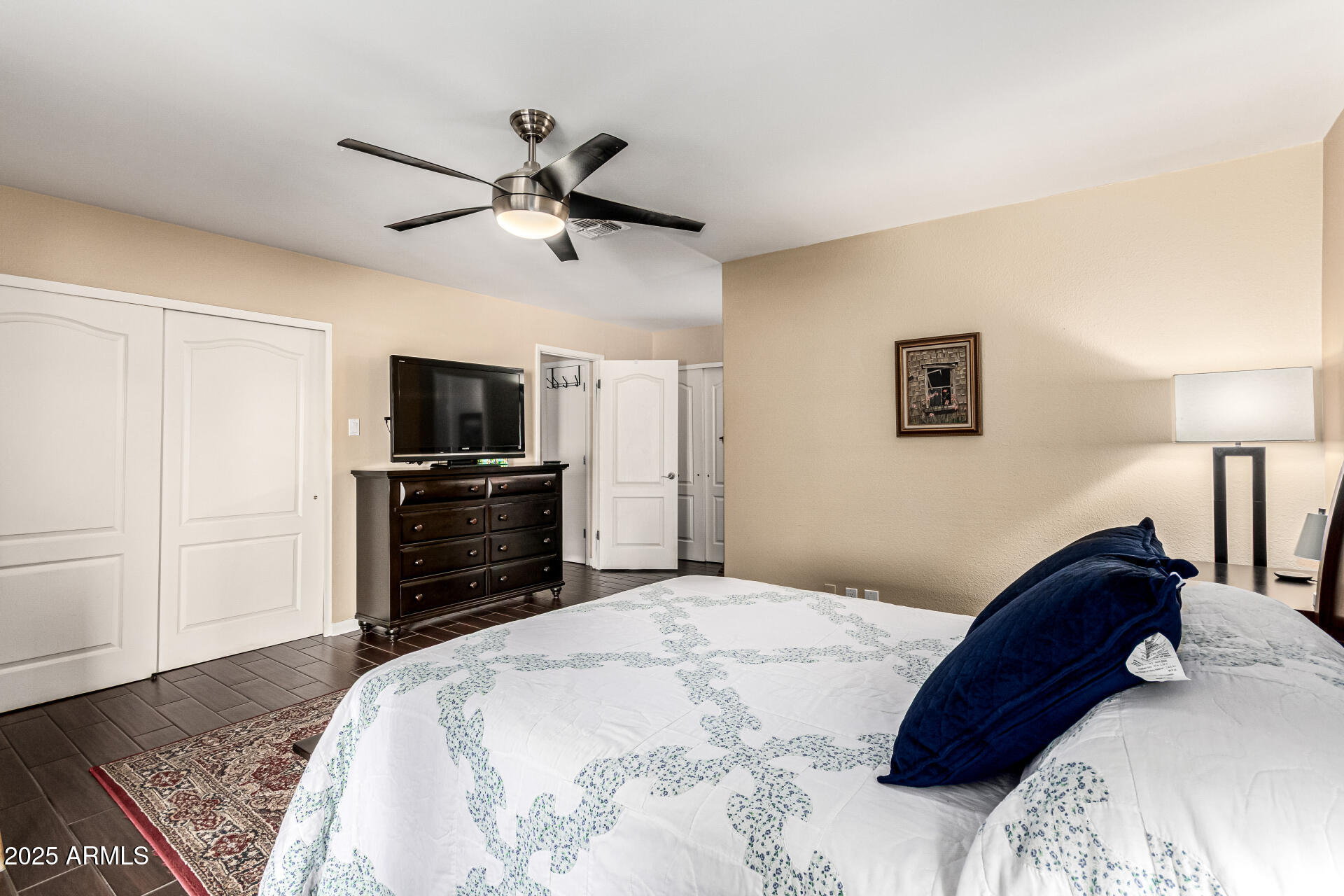 5129 E VOLTAIRE Avenue