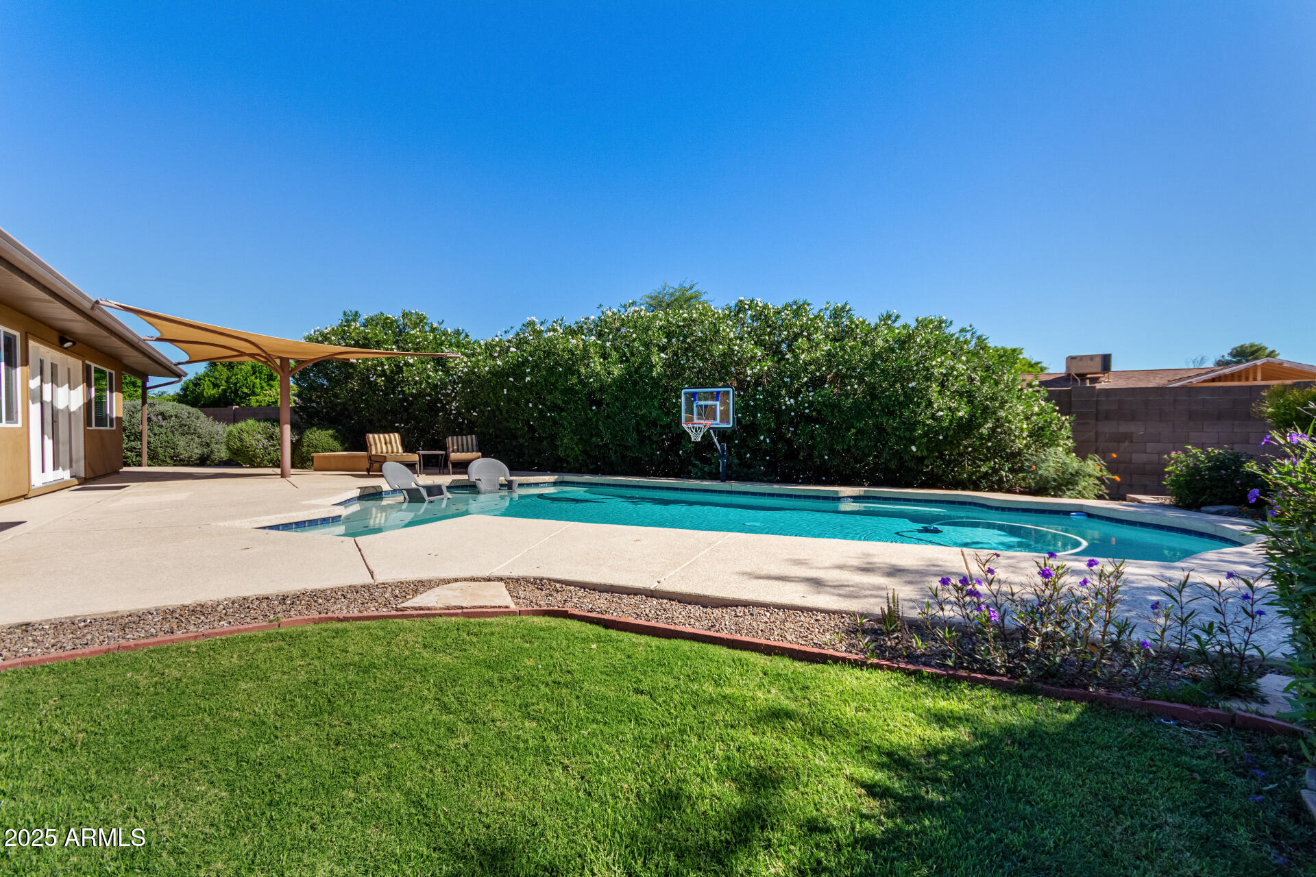 5129 E VOLTAIRE Avenue