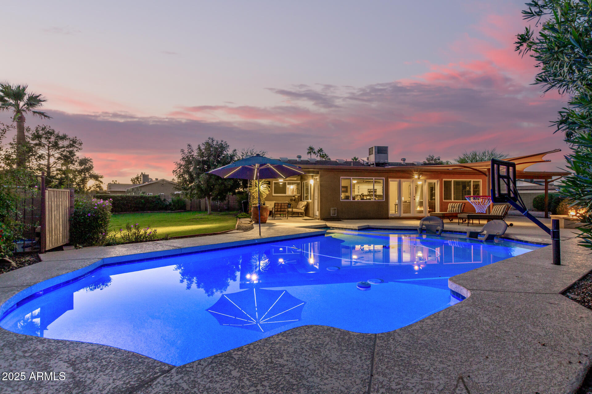 5129 E VOLTAIRE Avenue