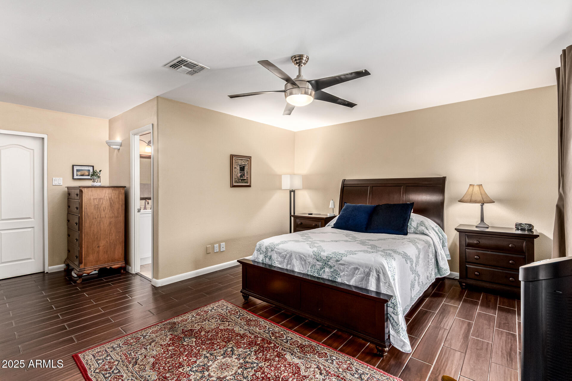 5129 E VOLTAIRE Avenue