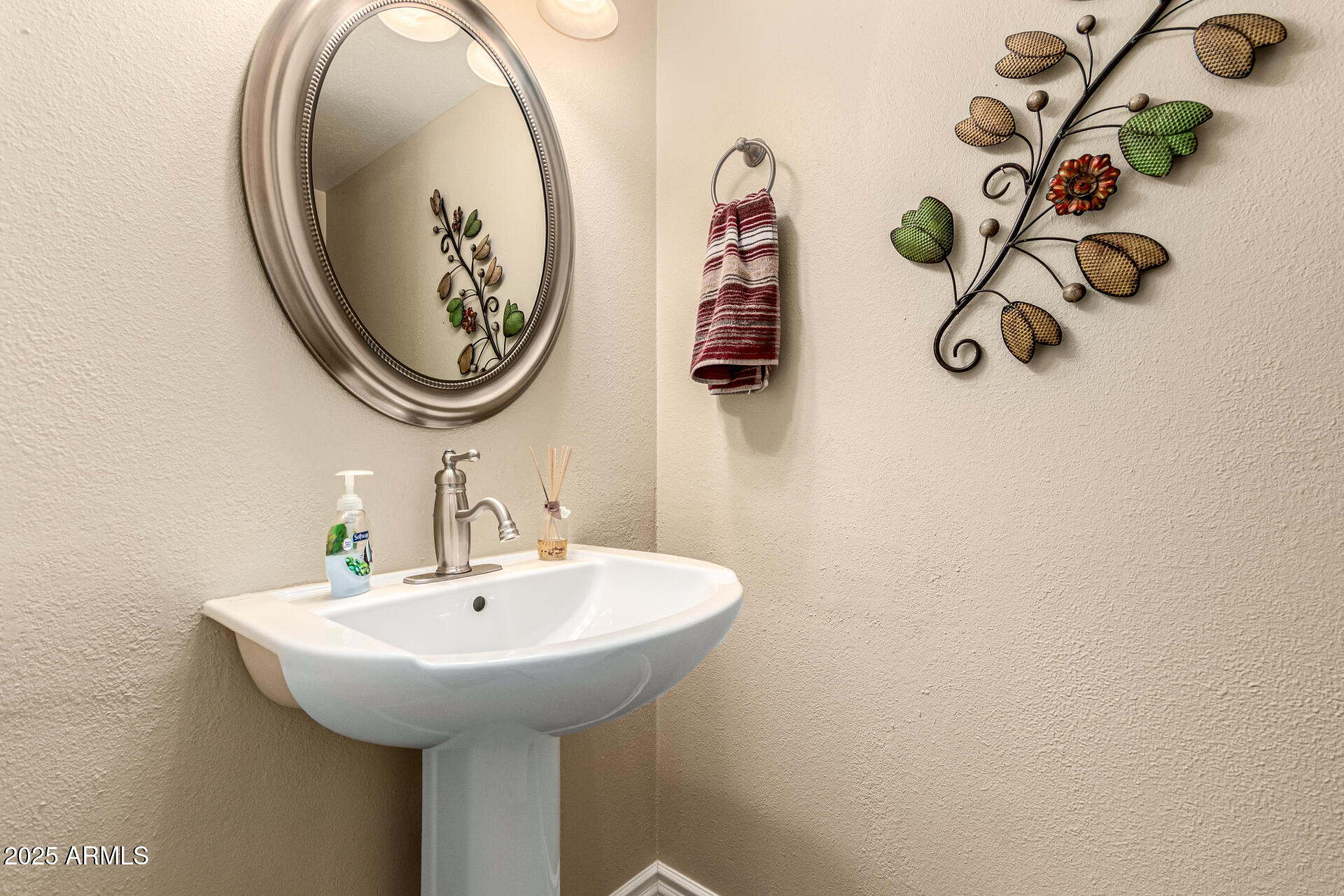 5129 E VOLTAIRE Avenue