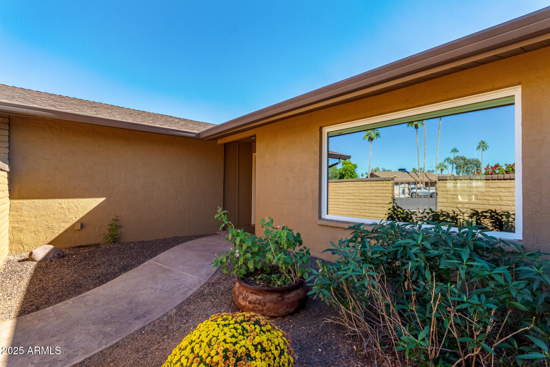 5129 E VOLTAIRE Avenue