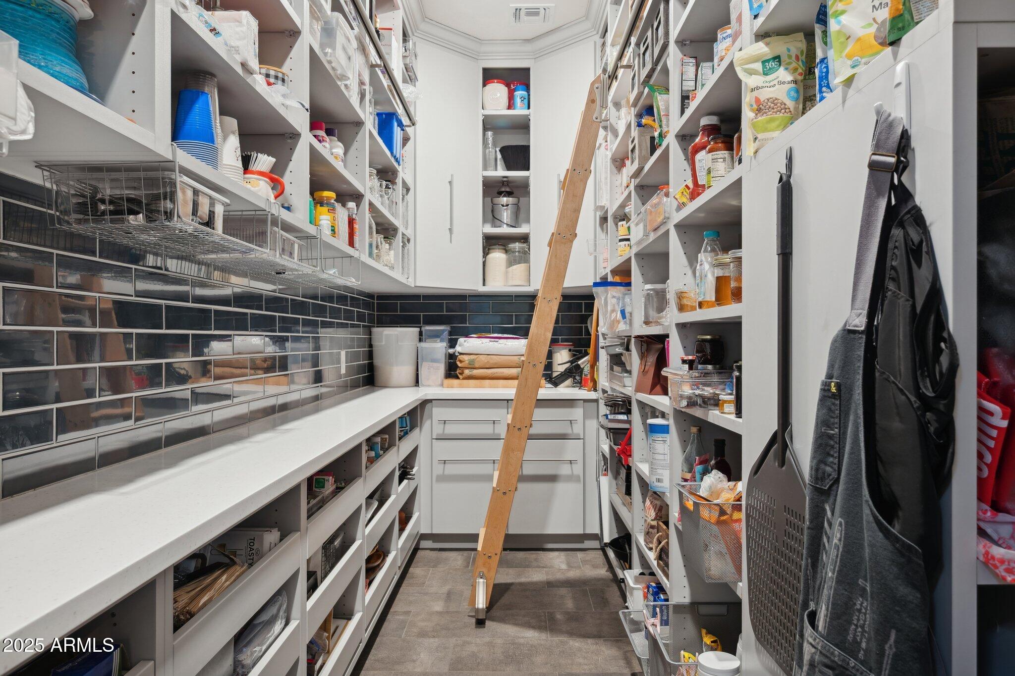 5237 E MONTGOMERY Road