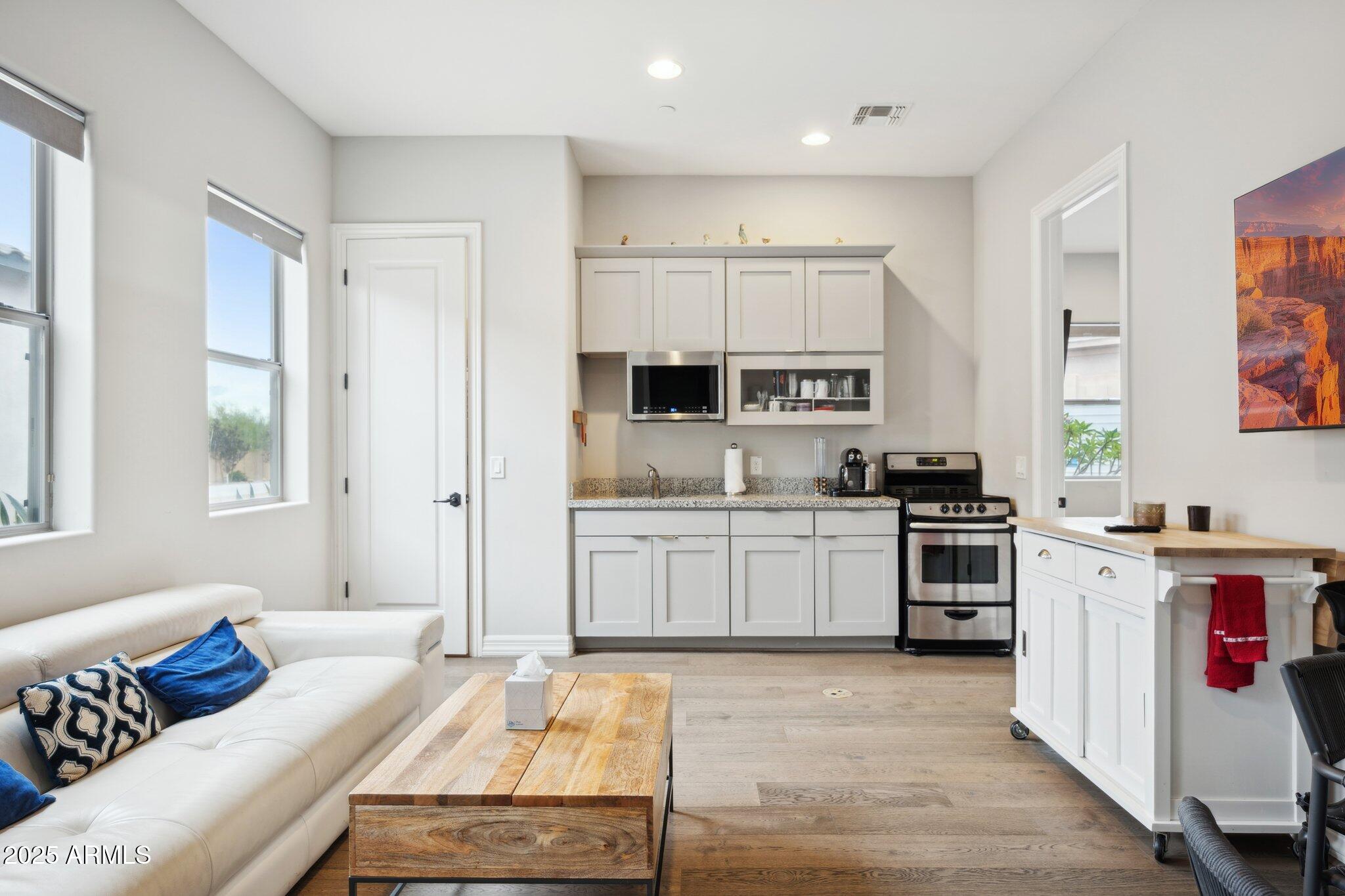 5237 E MONTGOMERY Road