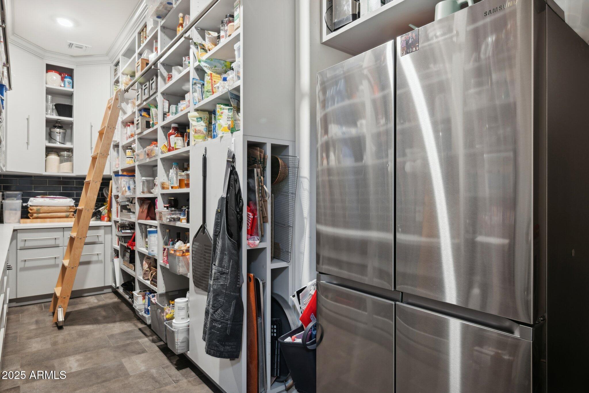 5237 E MONTGOMERY Road