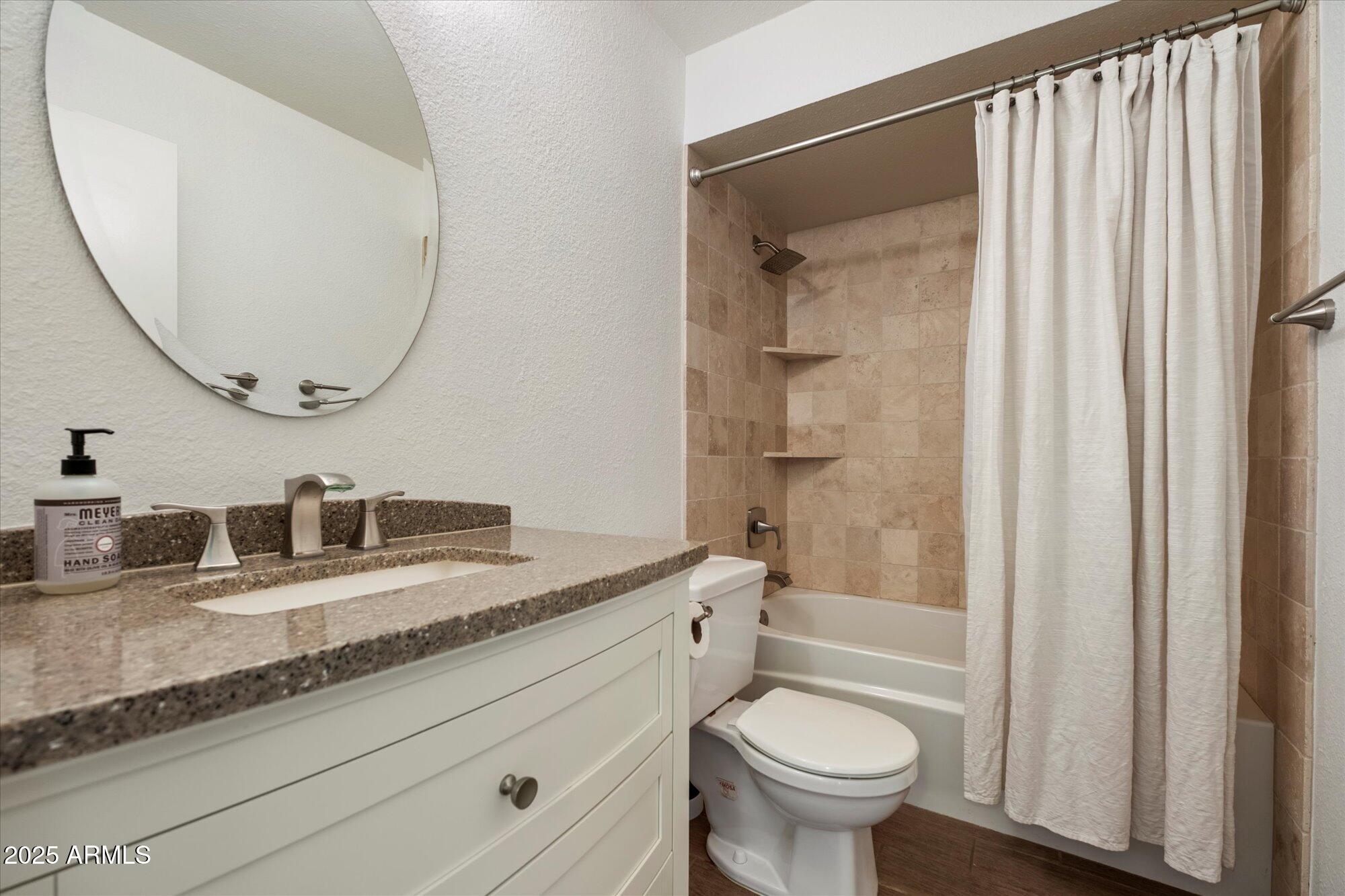 5330 E WINCHCOMB Drive