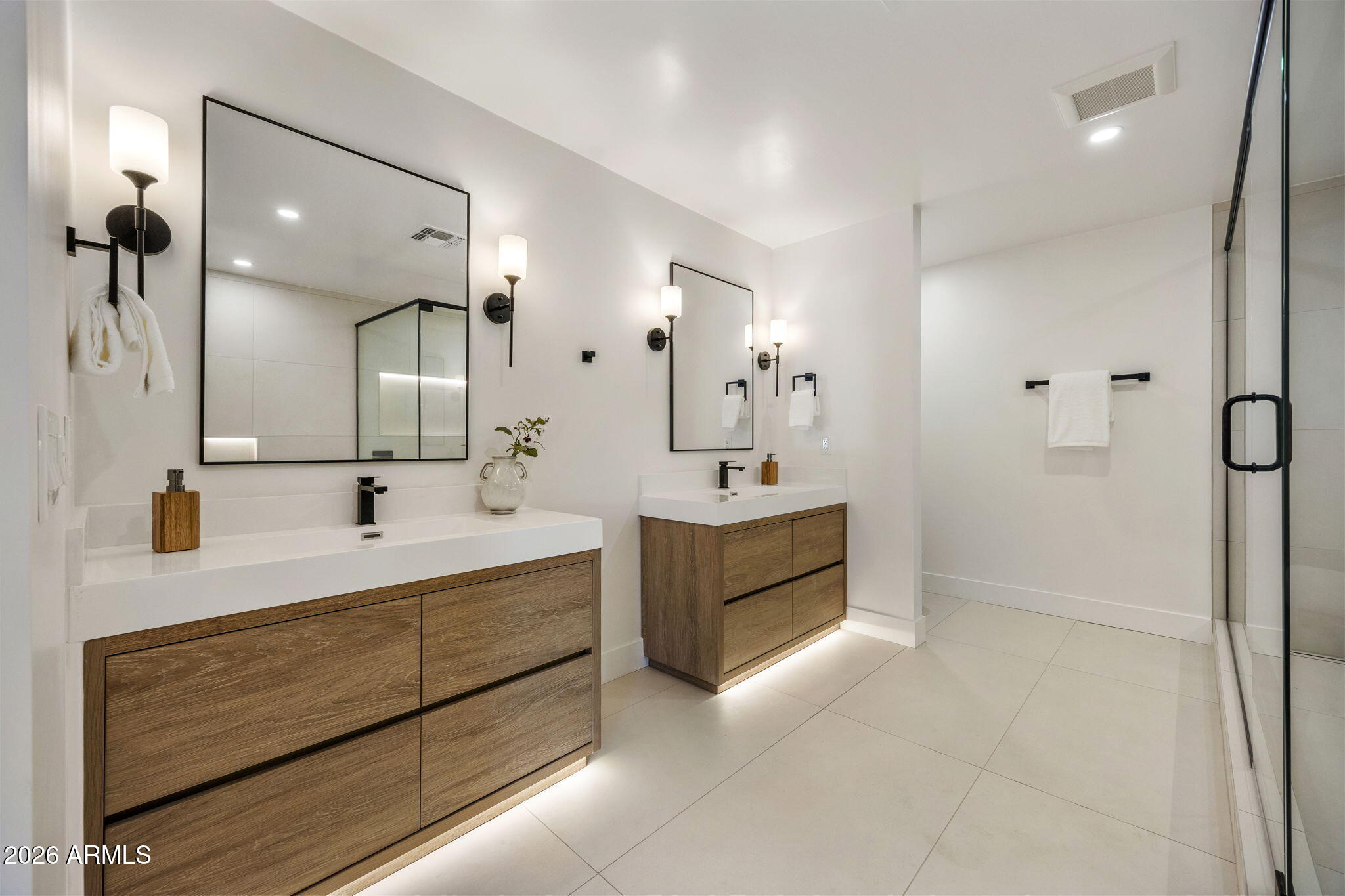 5129 E VOLTAIRE Avenue