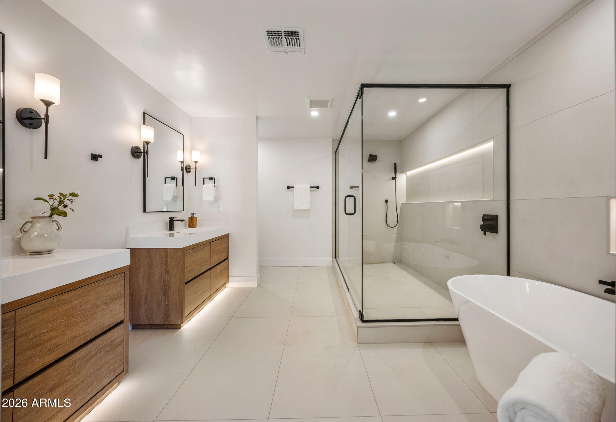 5129 E VOLTAIRE Avenue