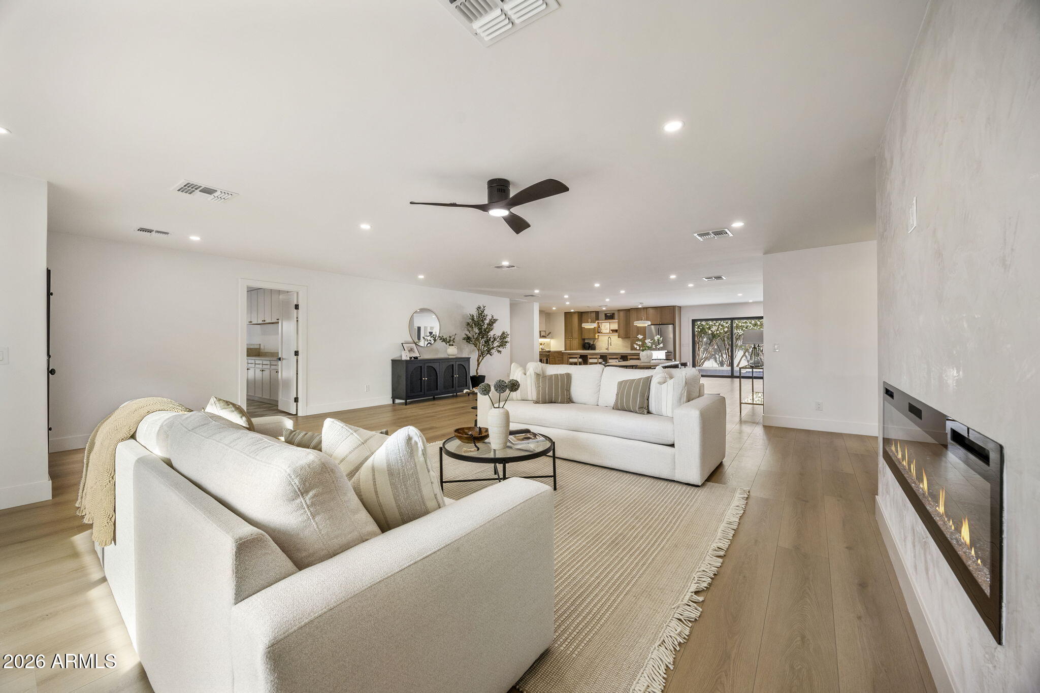 5129 E VOLTAIRE Avenue