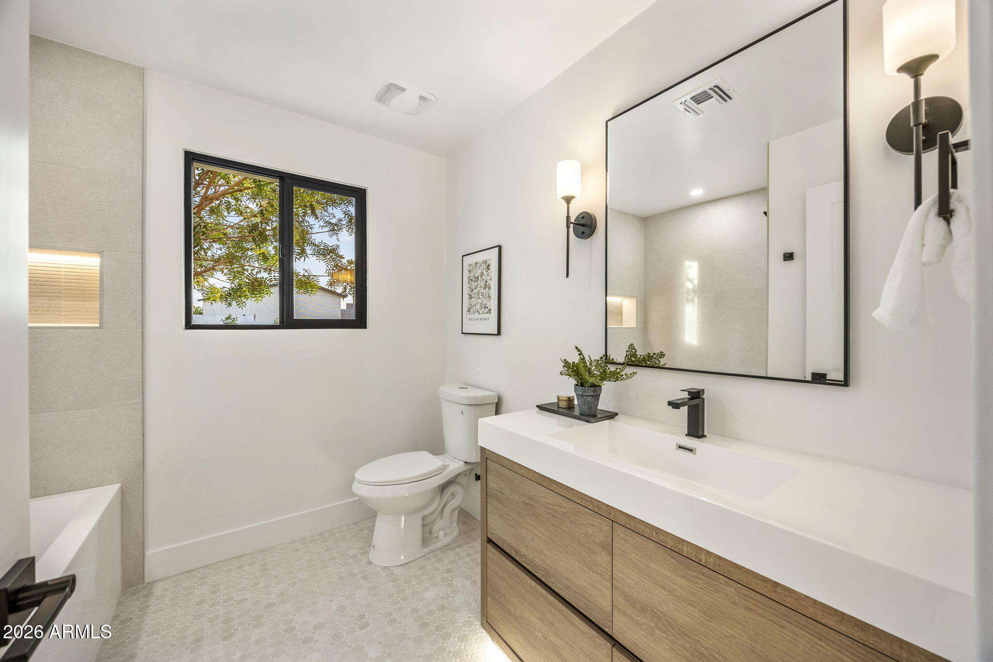 5129 E VOLTAIRE Avenue