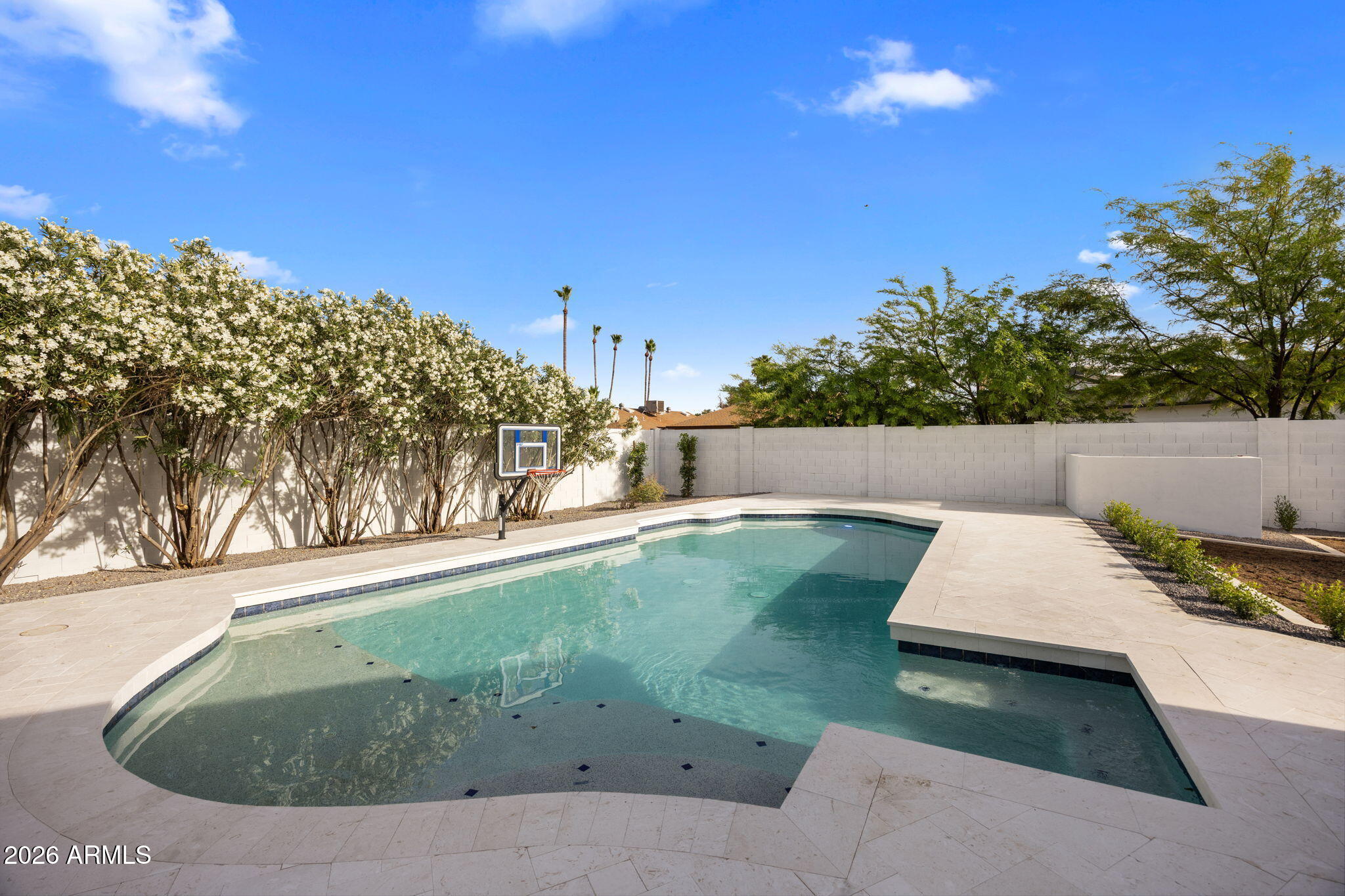 5129 E VOLTAIRE Avenue