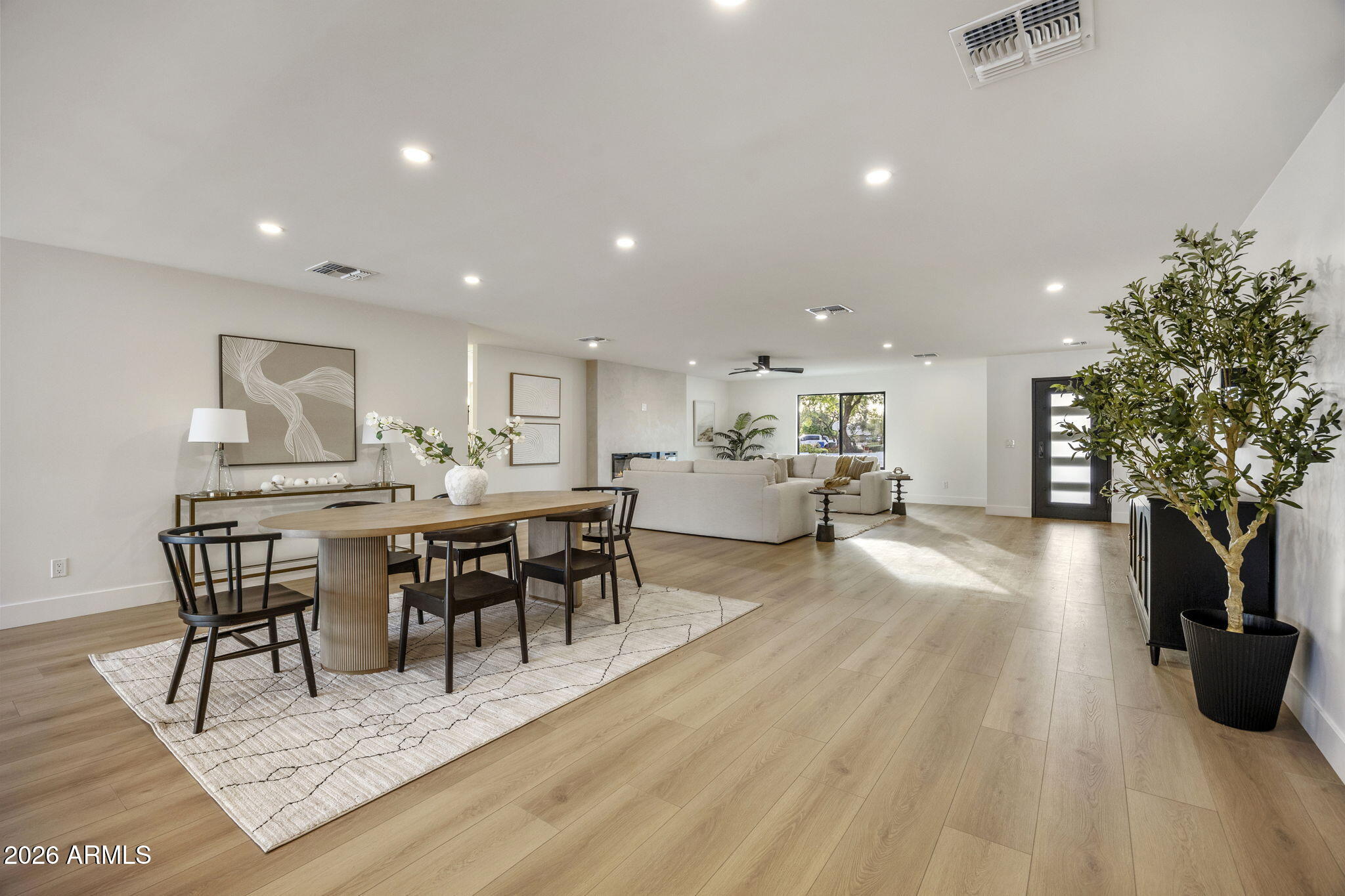 5129 E VOLTAIRE Avenue