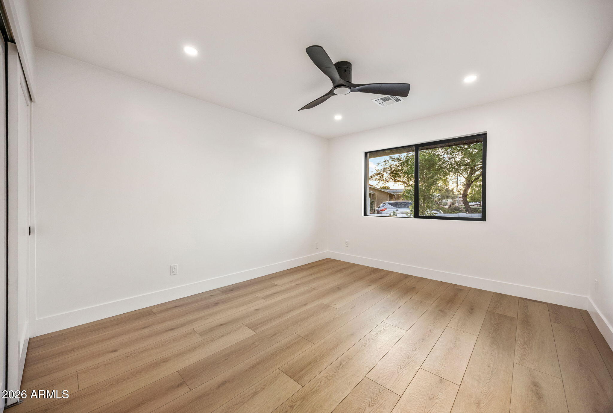 5129 E VOLTAIRE Avenue