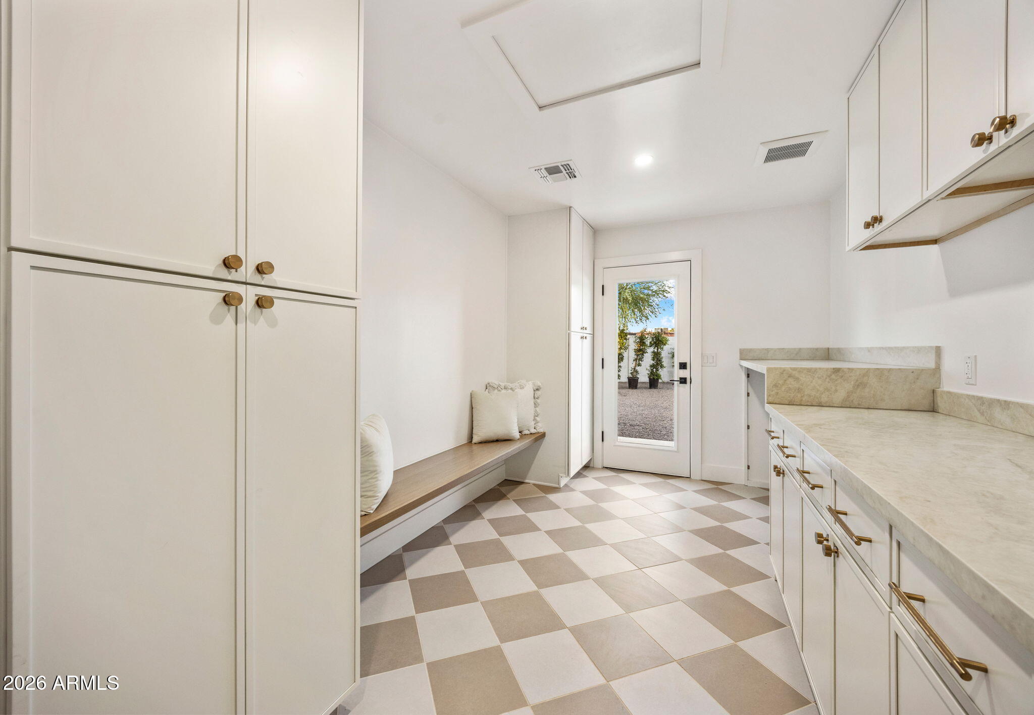 5129 E VOLTAIRE Avenue