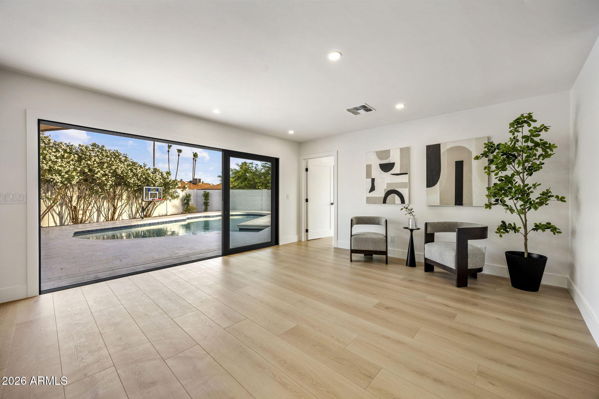 5129 E VOLTAIRE Avenue