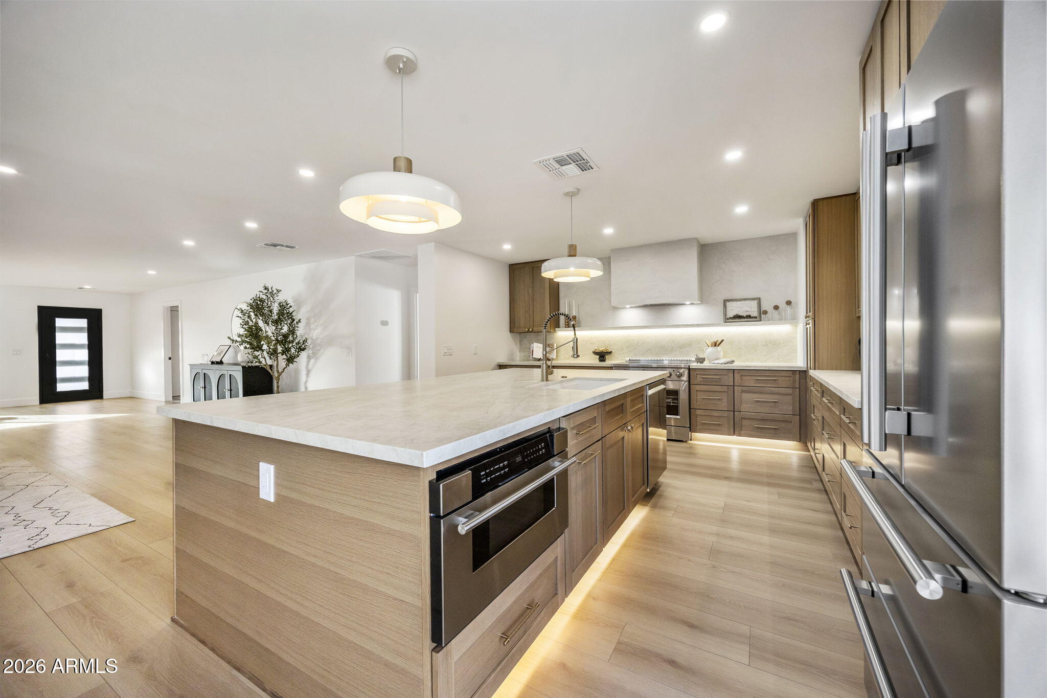 5129 E VOLTAIRE Avenue