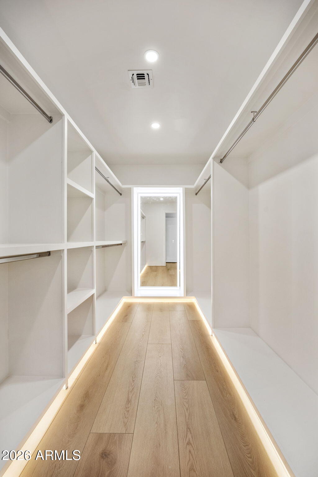 5129 E VOLTAIRE Avenue