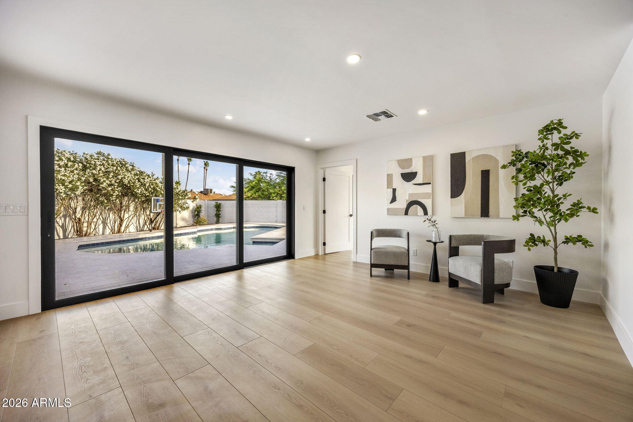 5129 E VOLTAIRE Avenue