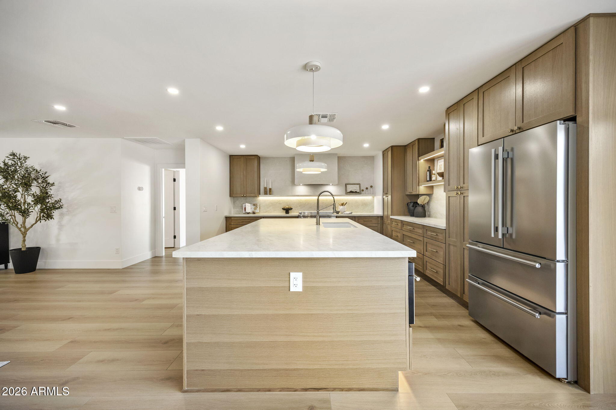 5129 E VOLTAIRE Avenue