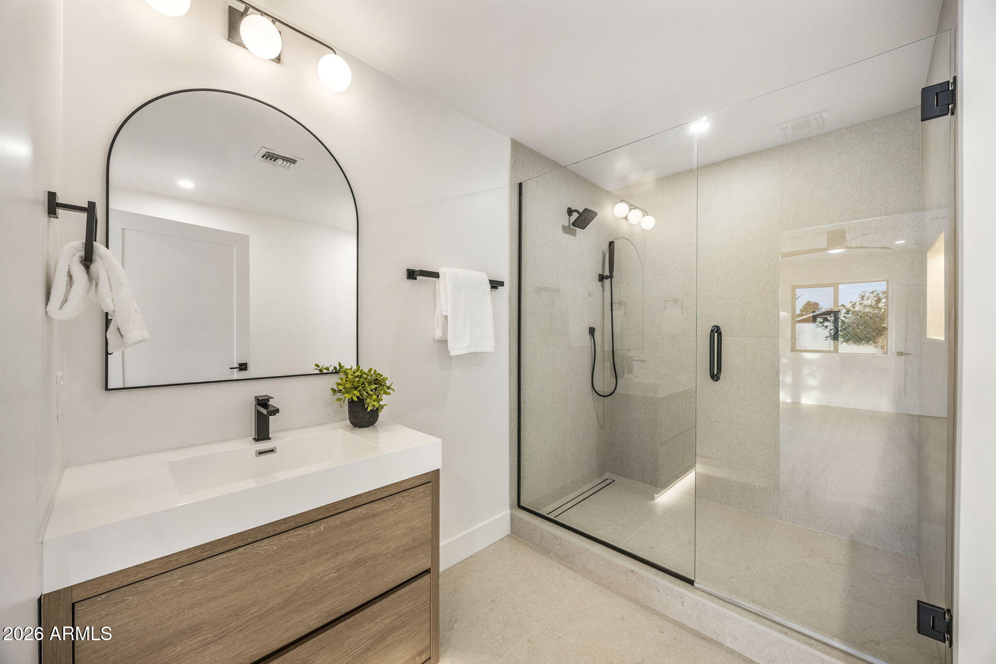 5129 E VOLTAIRE Avenue