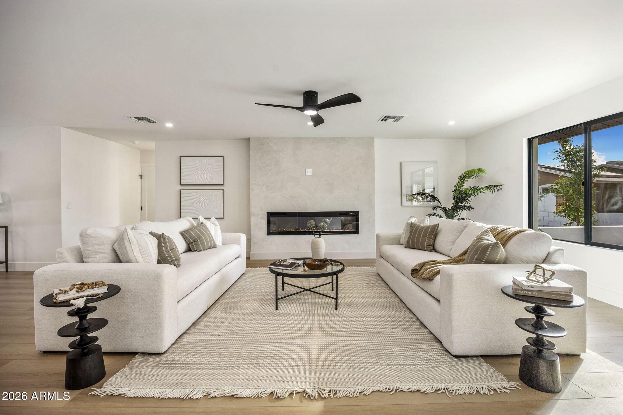 5129 E VOLTAIRE Avenue