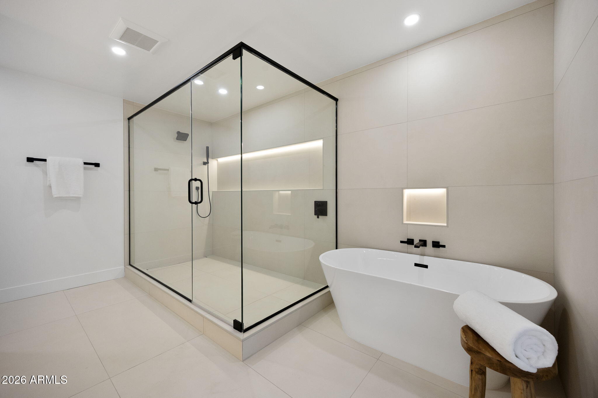 5129 E VOLTAIRE Avenue