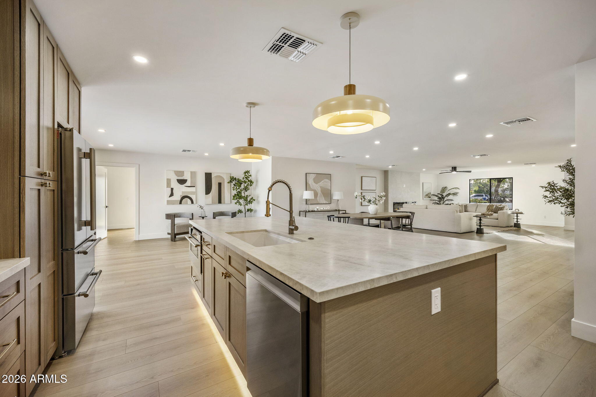 5129 E VOLTAIRE Avenue