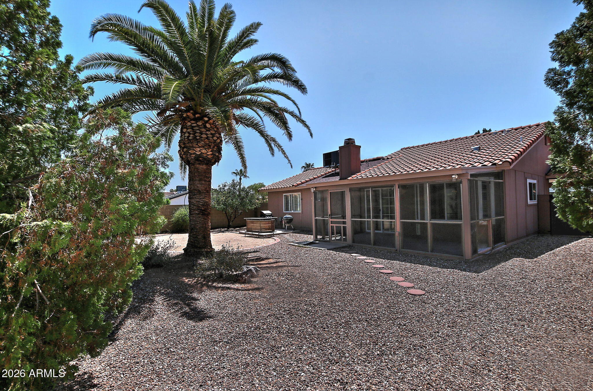 2204 W MANOR Street