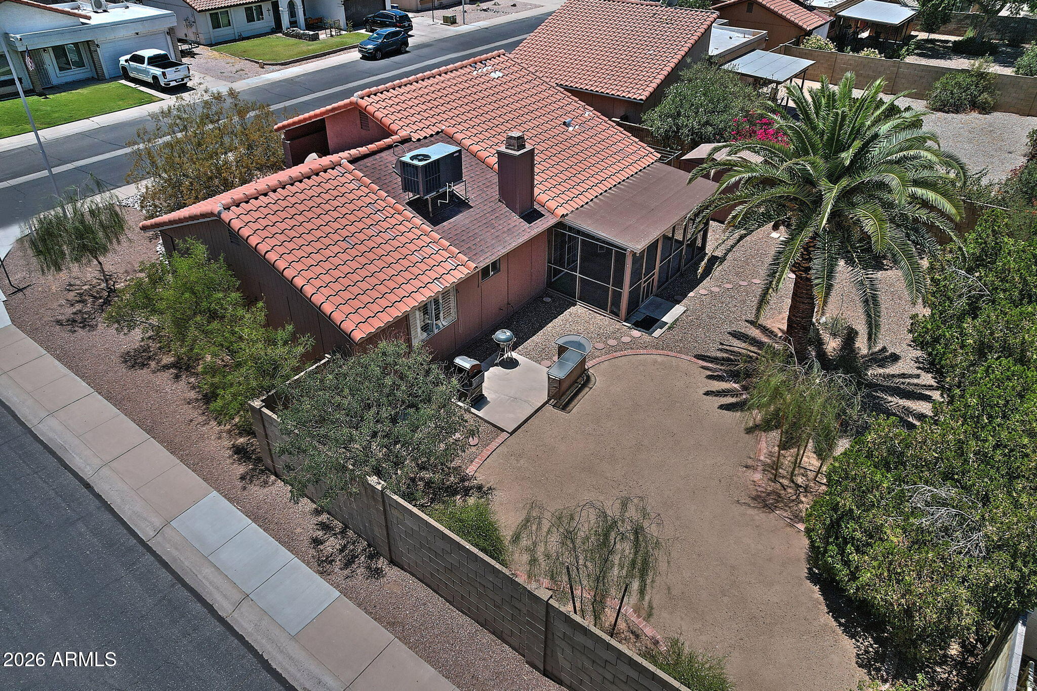 2204 W MANOR Street