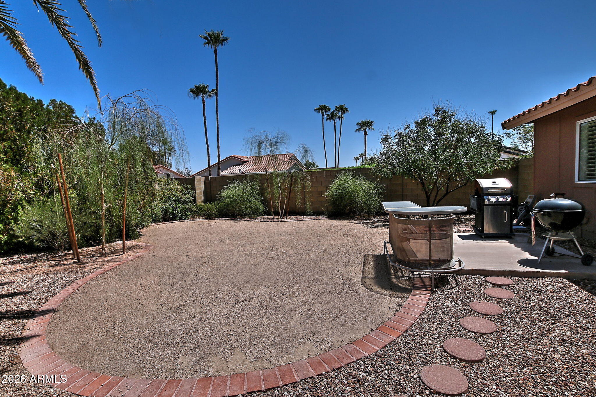 2204 W MANOR Street