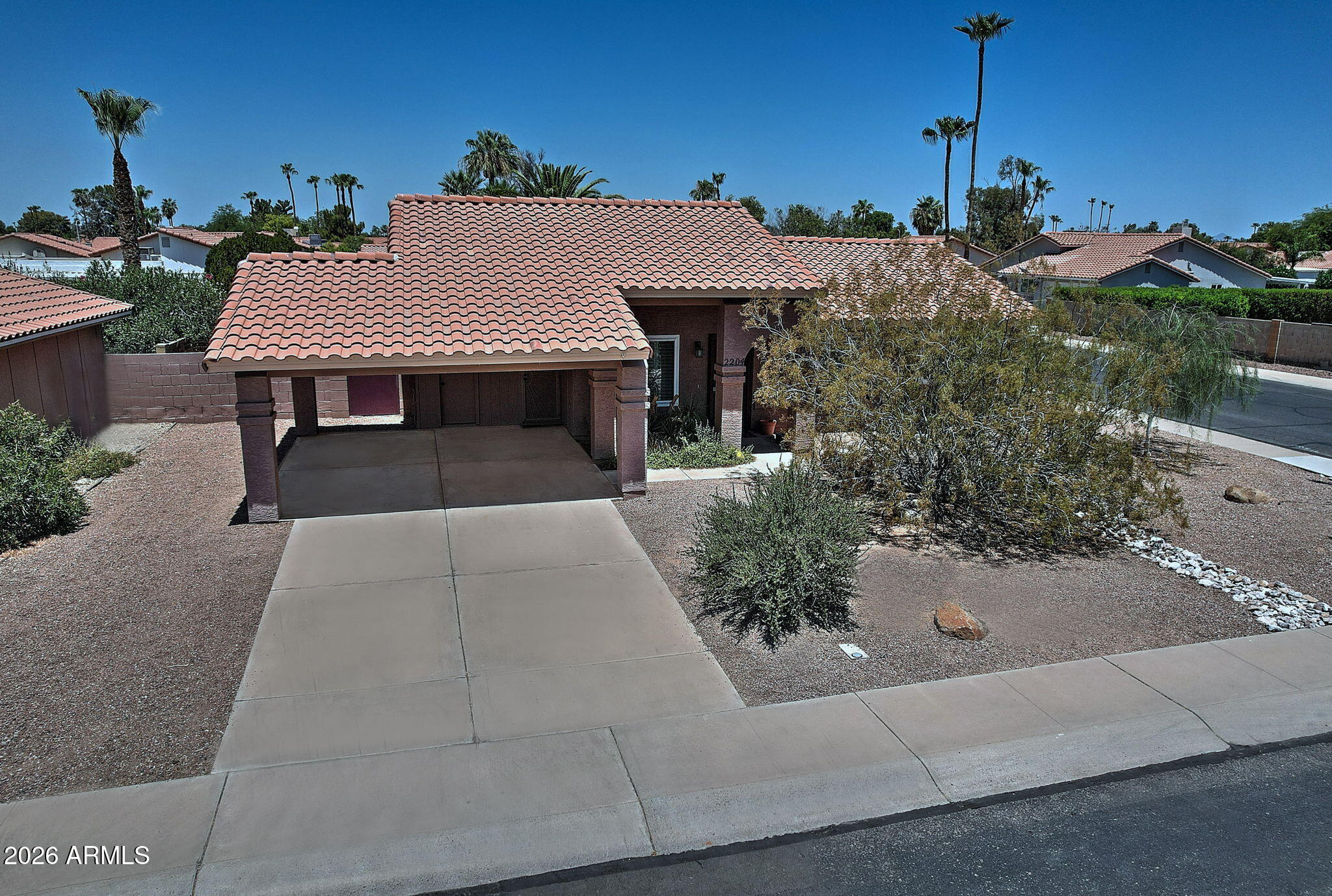 2204 W MANOR Street