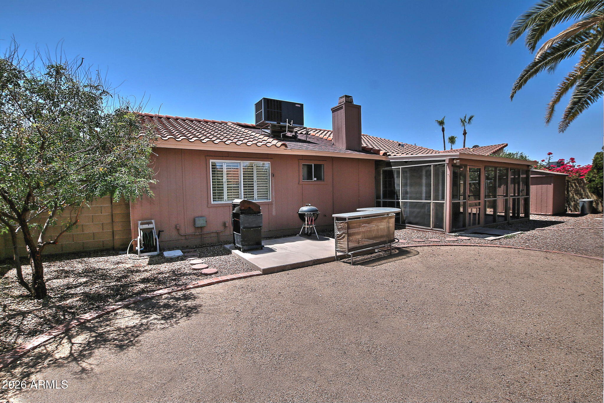 2204 W MANOR Street