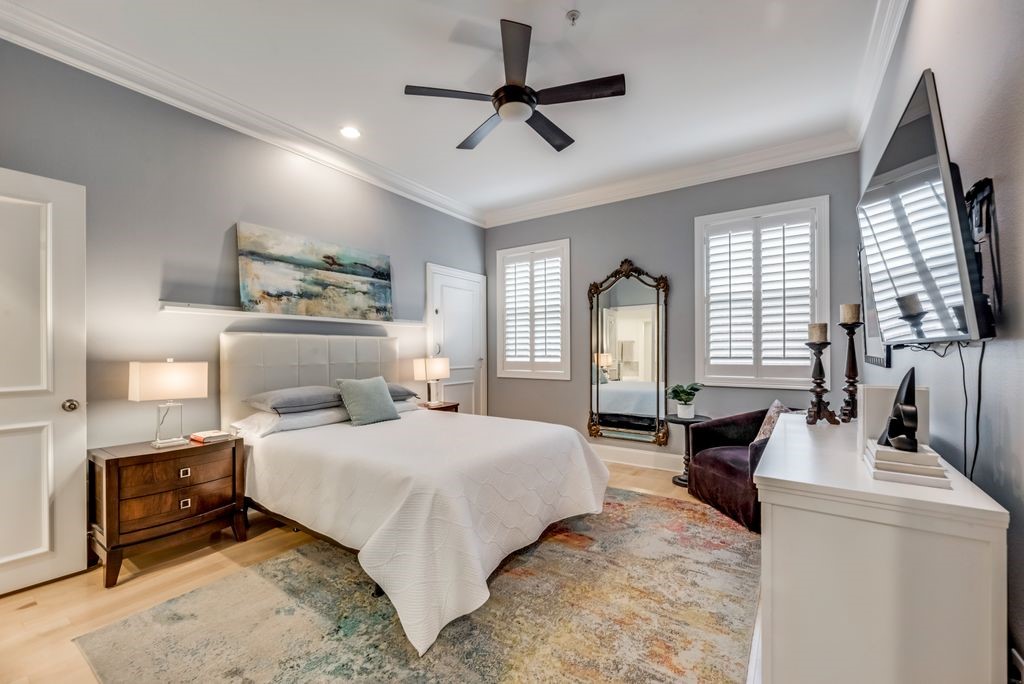 2885 Woodside Street 102