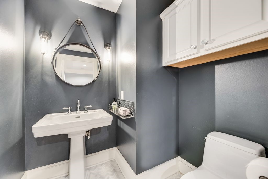 2885 Woodside Street 102