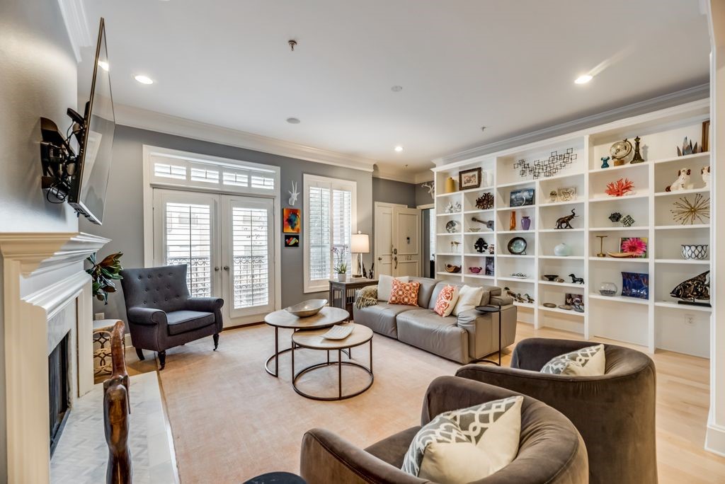 2885 Woodside Street 102