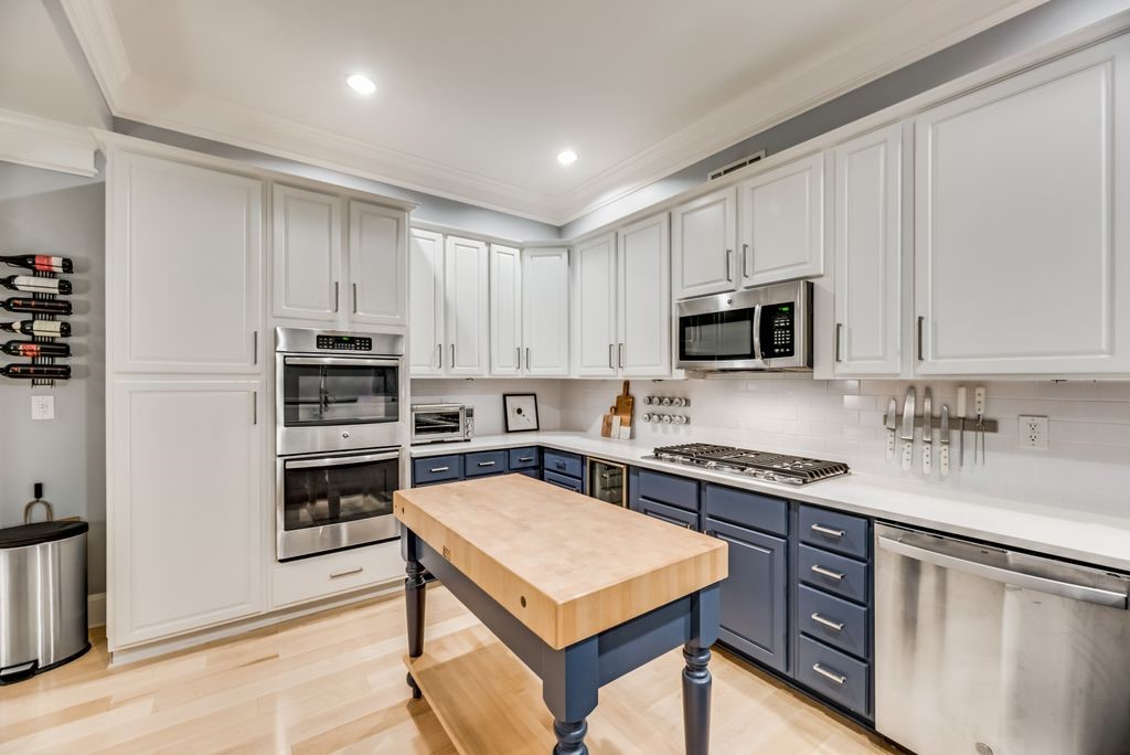 2885 Woodside Street 102