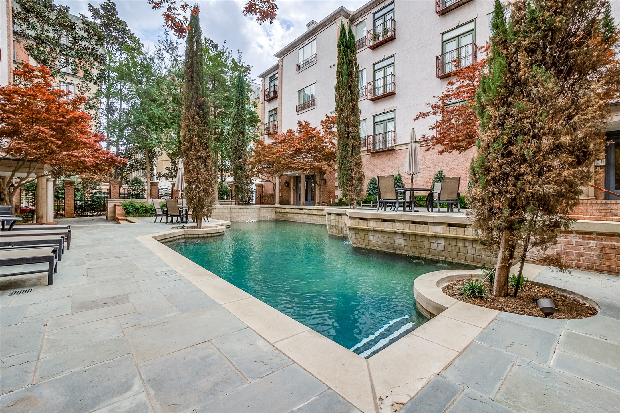 2885 Woodside Street 102