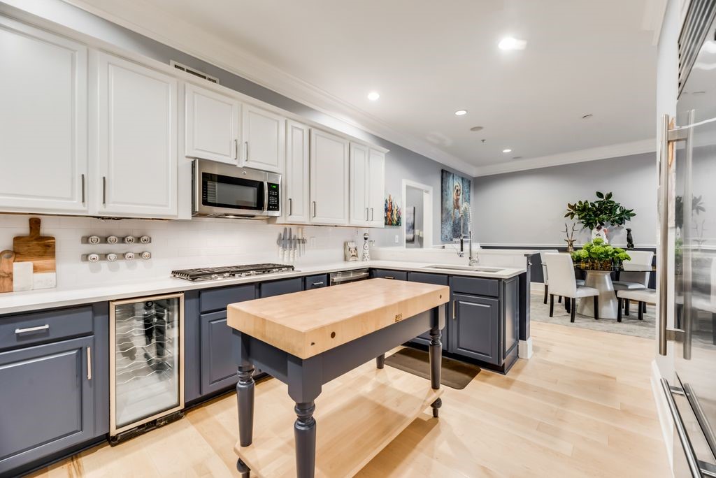 2885 Woodside Street 102