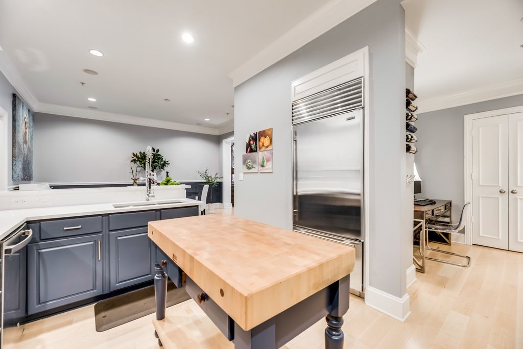 2885 Woodside Street 102