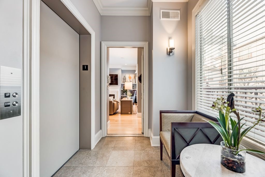 2885 Woodside Street 102