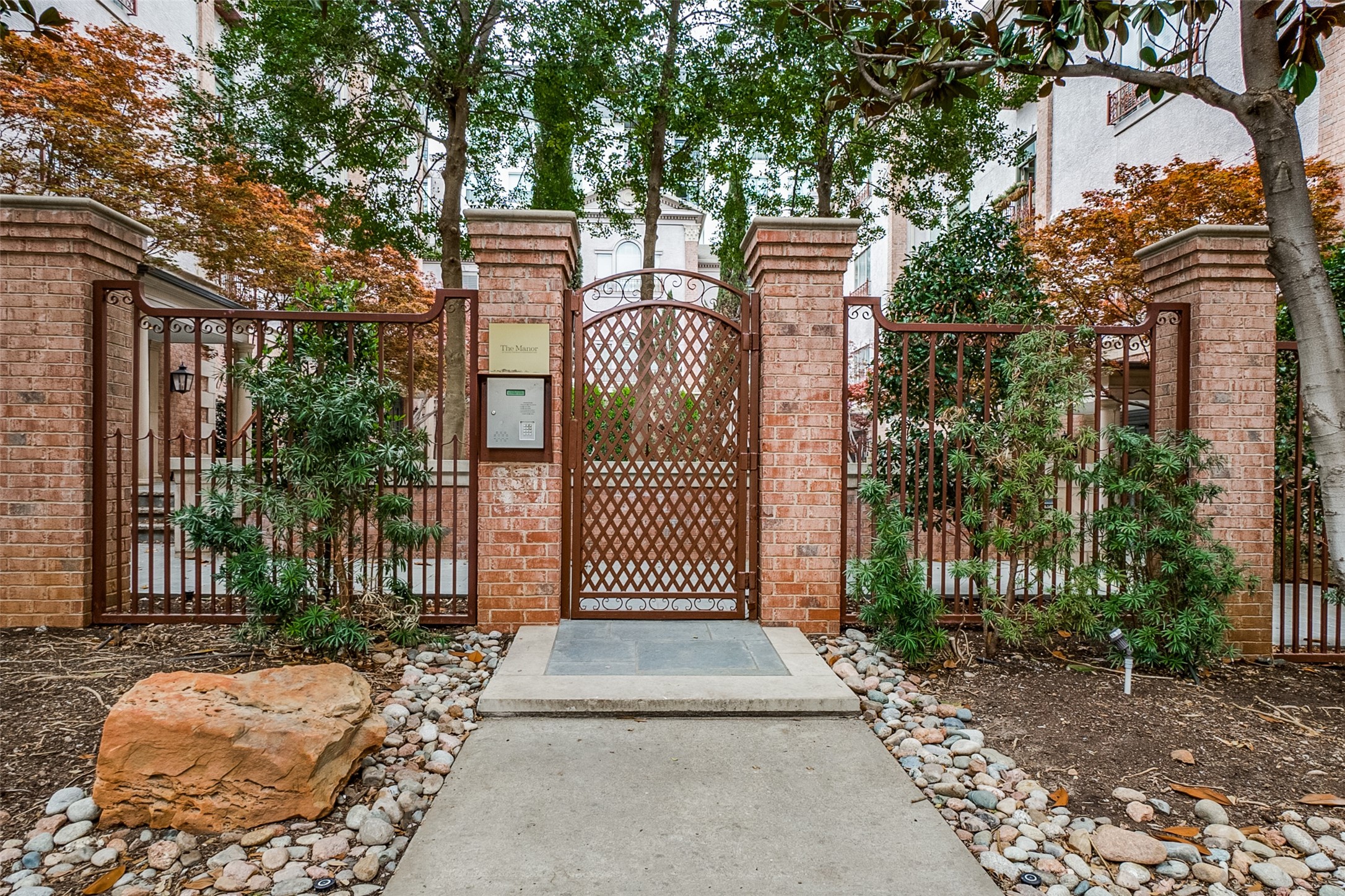 2885 Woodside Street 102