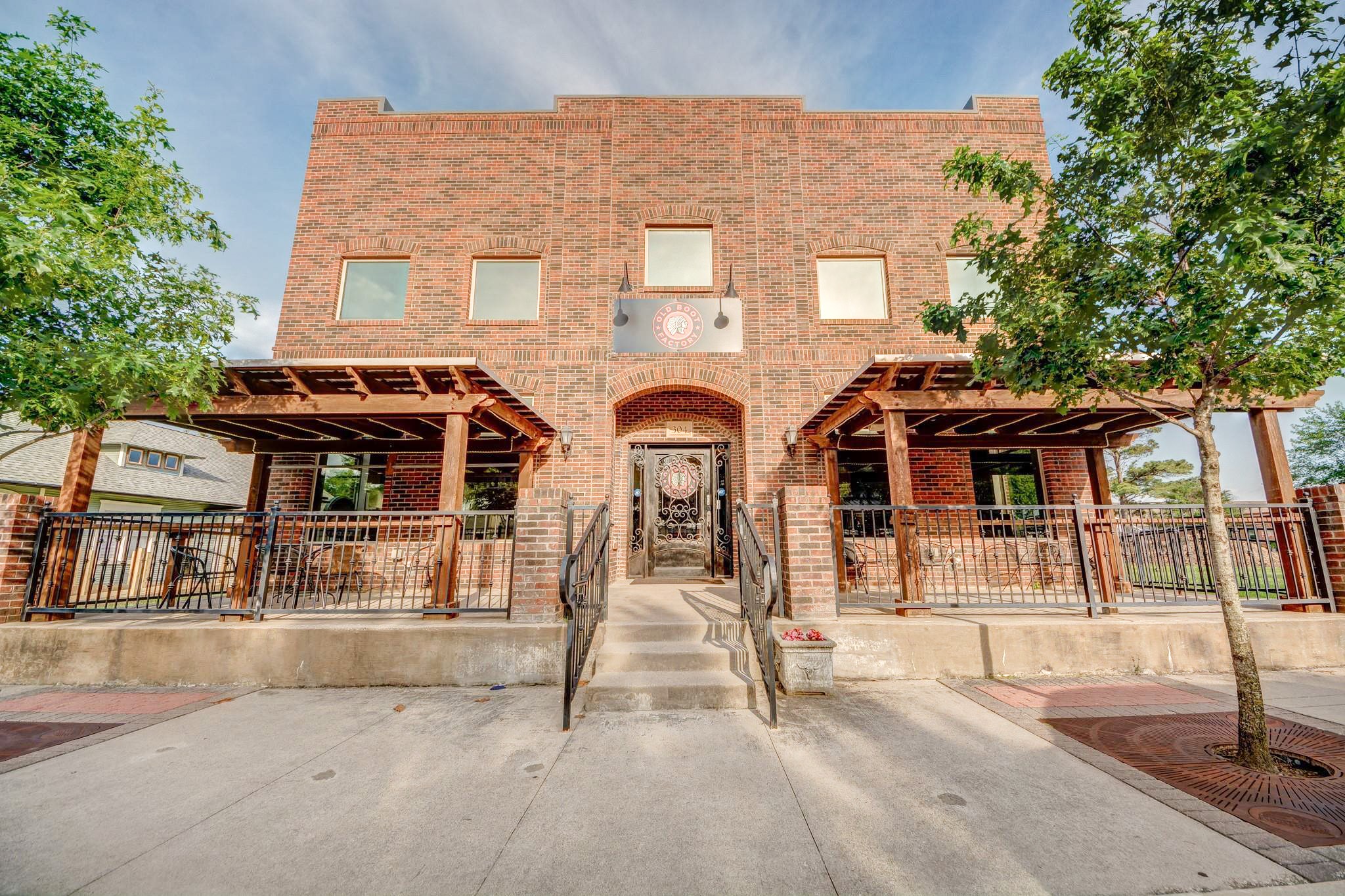 304 N Oak Street