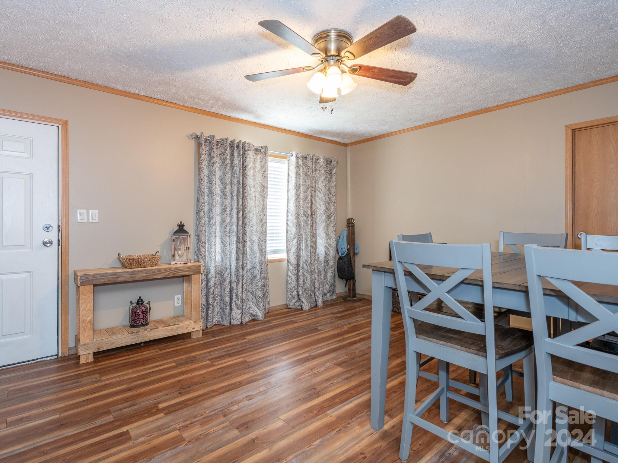 3823 Cross Creek Drive