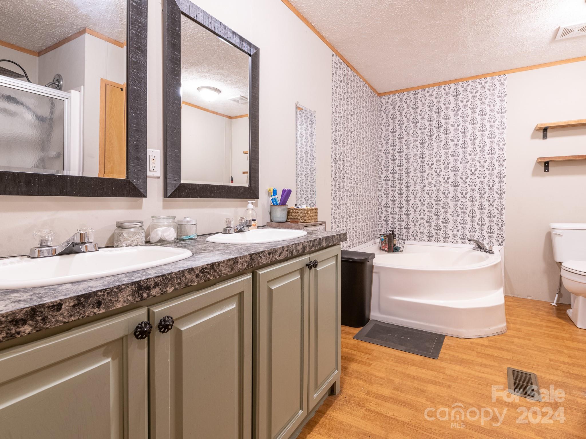3823 Cross Creek Drive