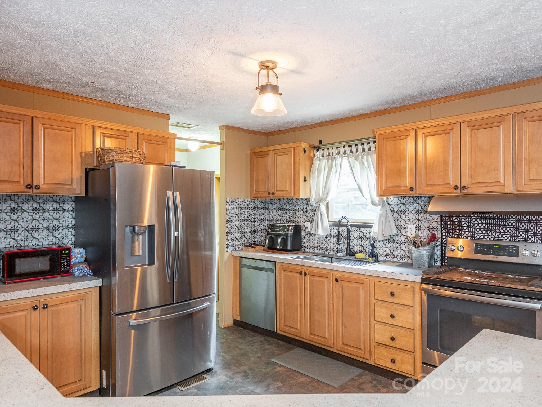 3823 Cross Creek Drive