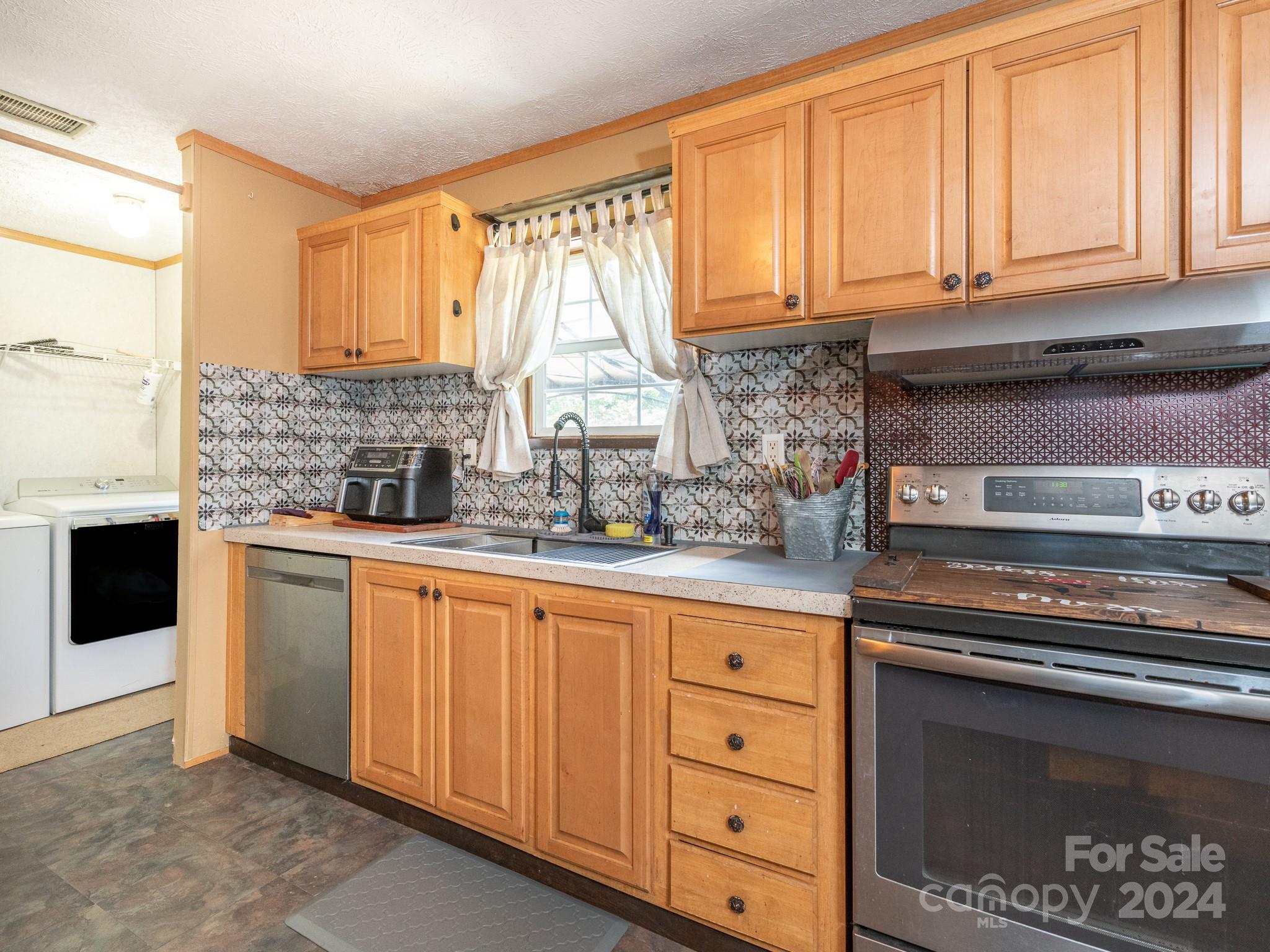 3823 Cross Creek Drive