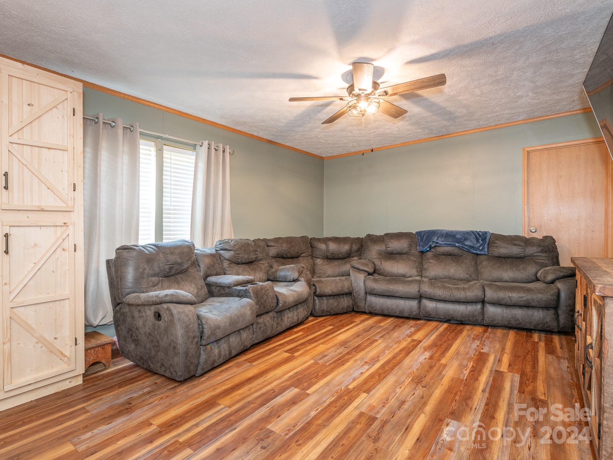 3823 Cross Creek Drive