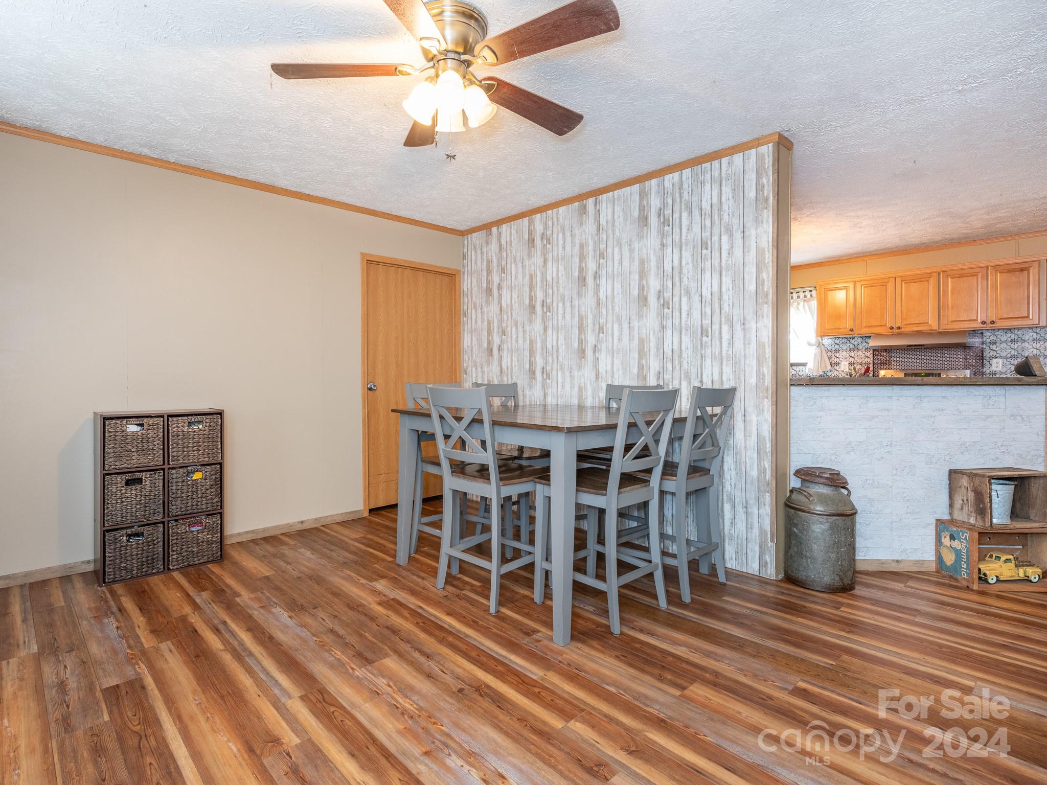 3823 Cross Creek Drive