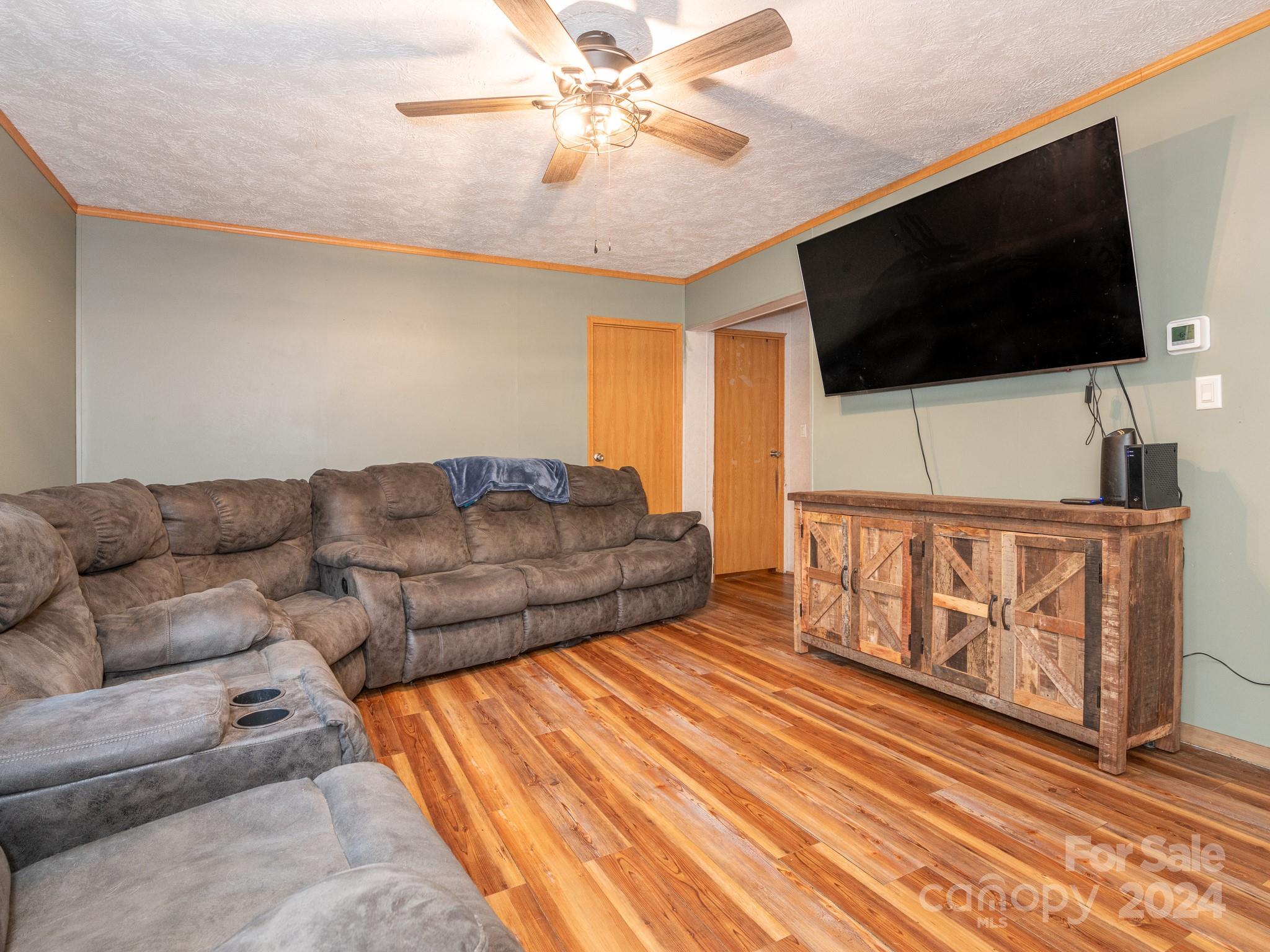3823 Cross Creek Drive
