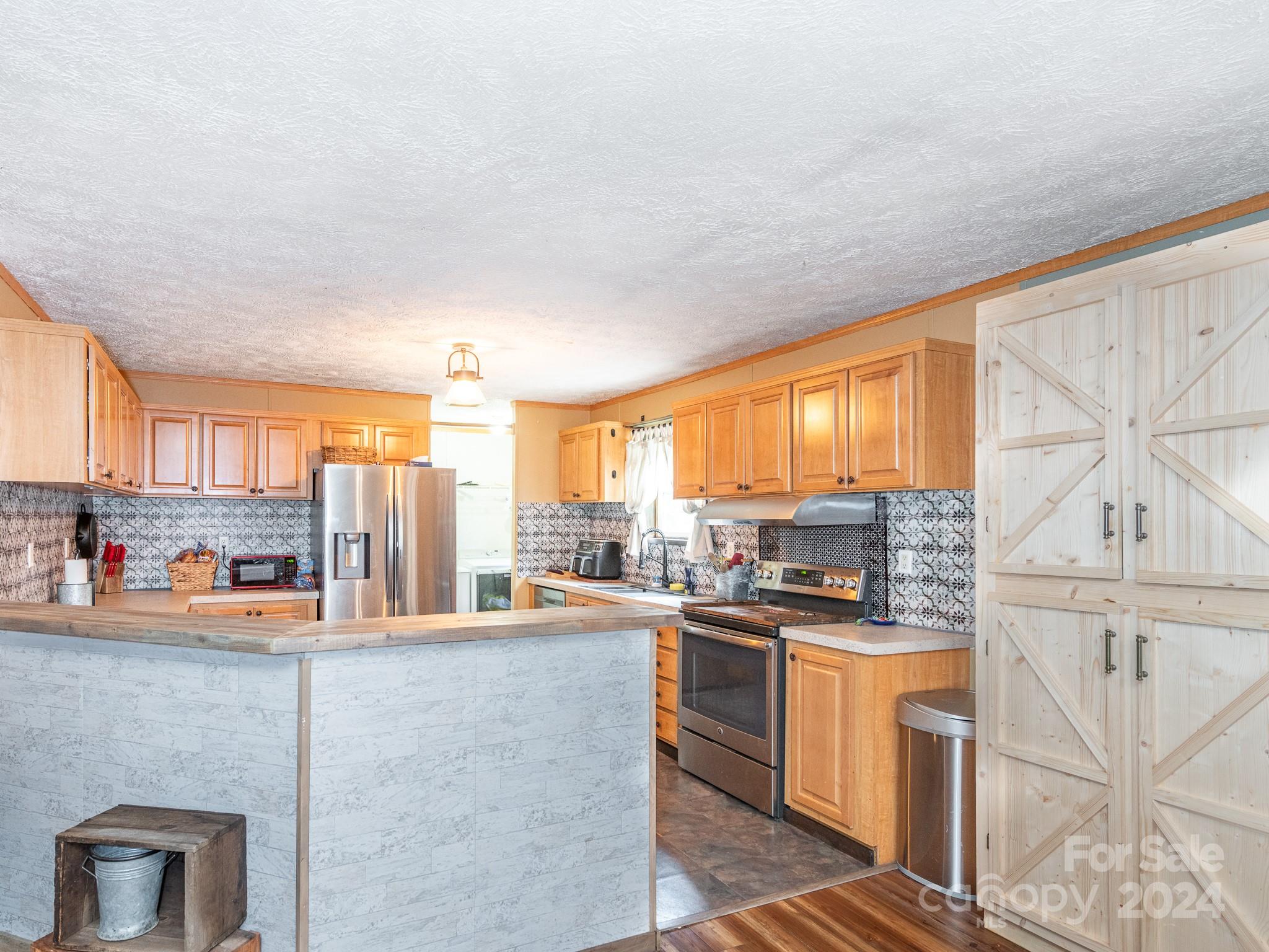 3823 Cross Creek Drive
